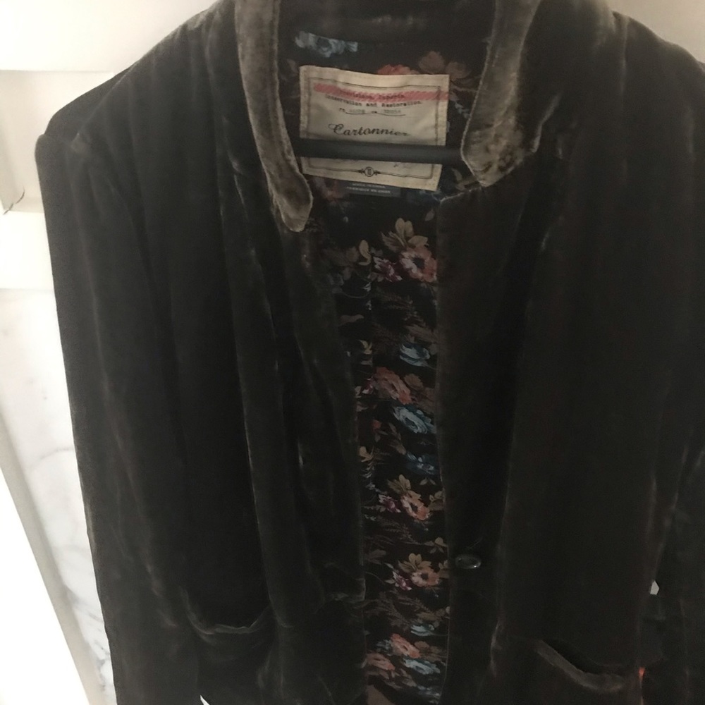 Women’s velvet vest